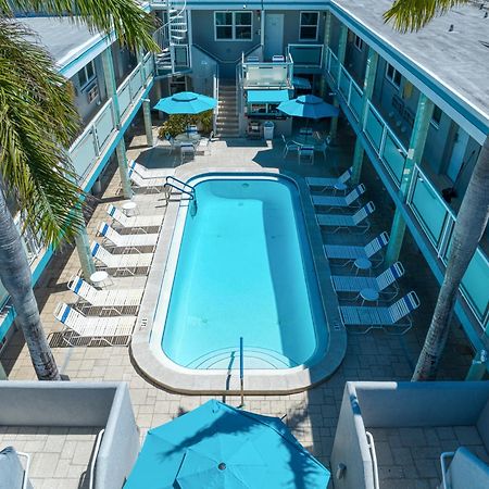 Camelot Beach Suites Clearwater Beach Exterior photo