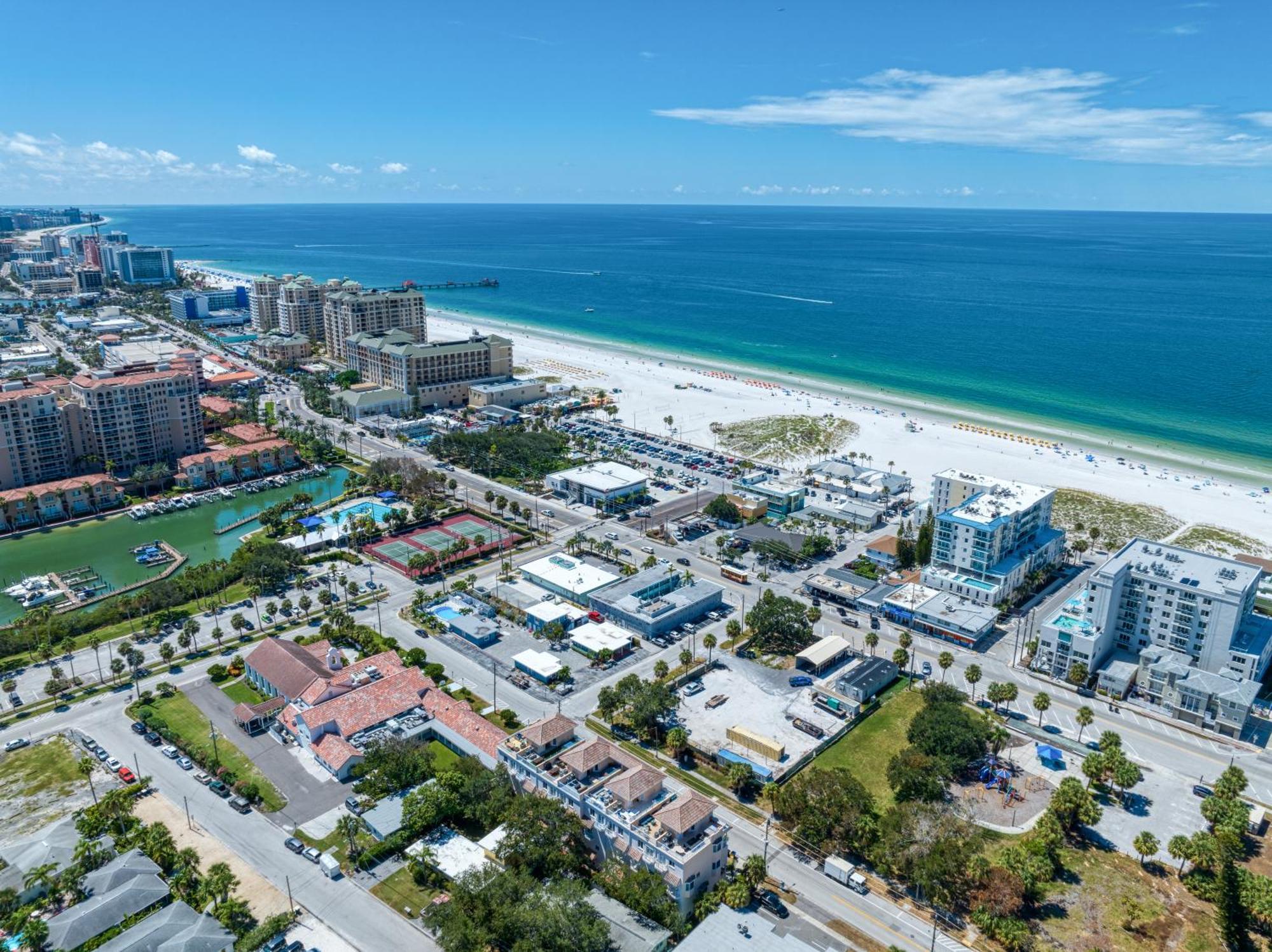 Camelot Beach Suites Clearwater Beach Exterior photo