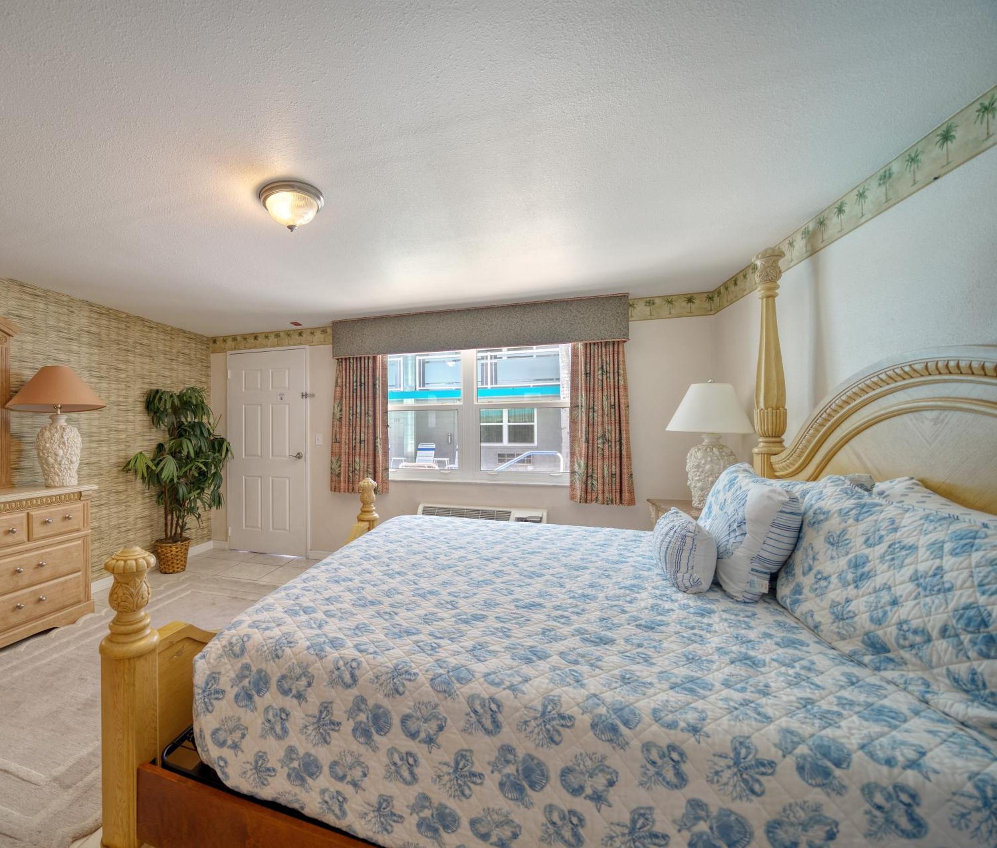 Camelot Beach Suites Clearwater Beach Exterior photo