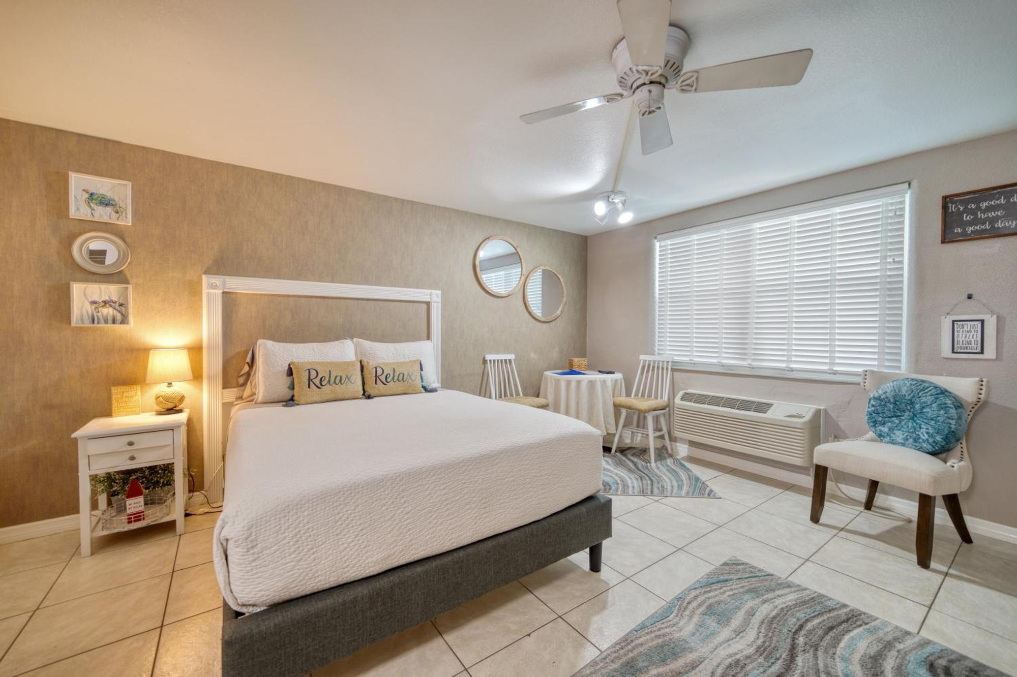 Camelot Beach Suites Clearwater Beach Exterior photo