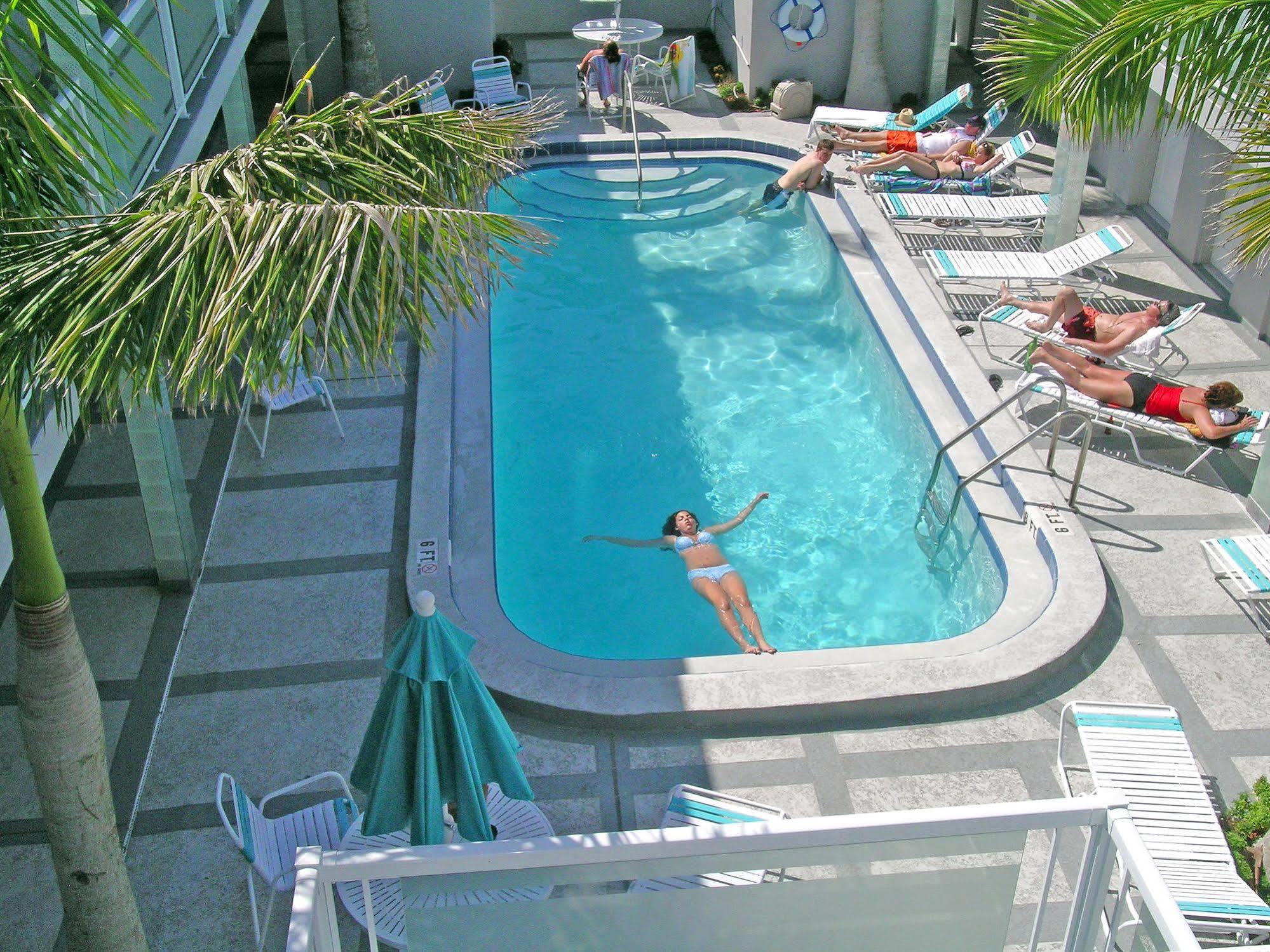 Camelot Beach Suites Clearwater Beach Exterior photo