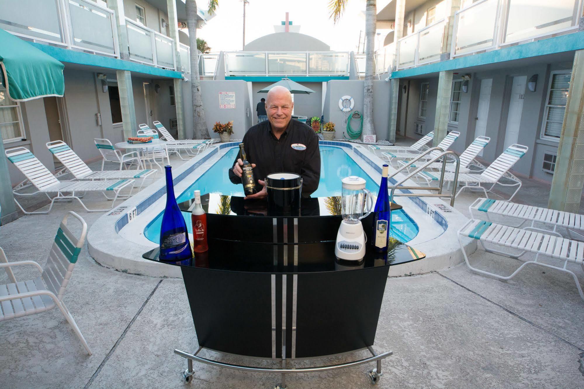 Camelot Beach Suites Clearwater Beach Exterior photo