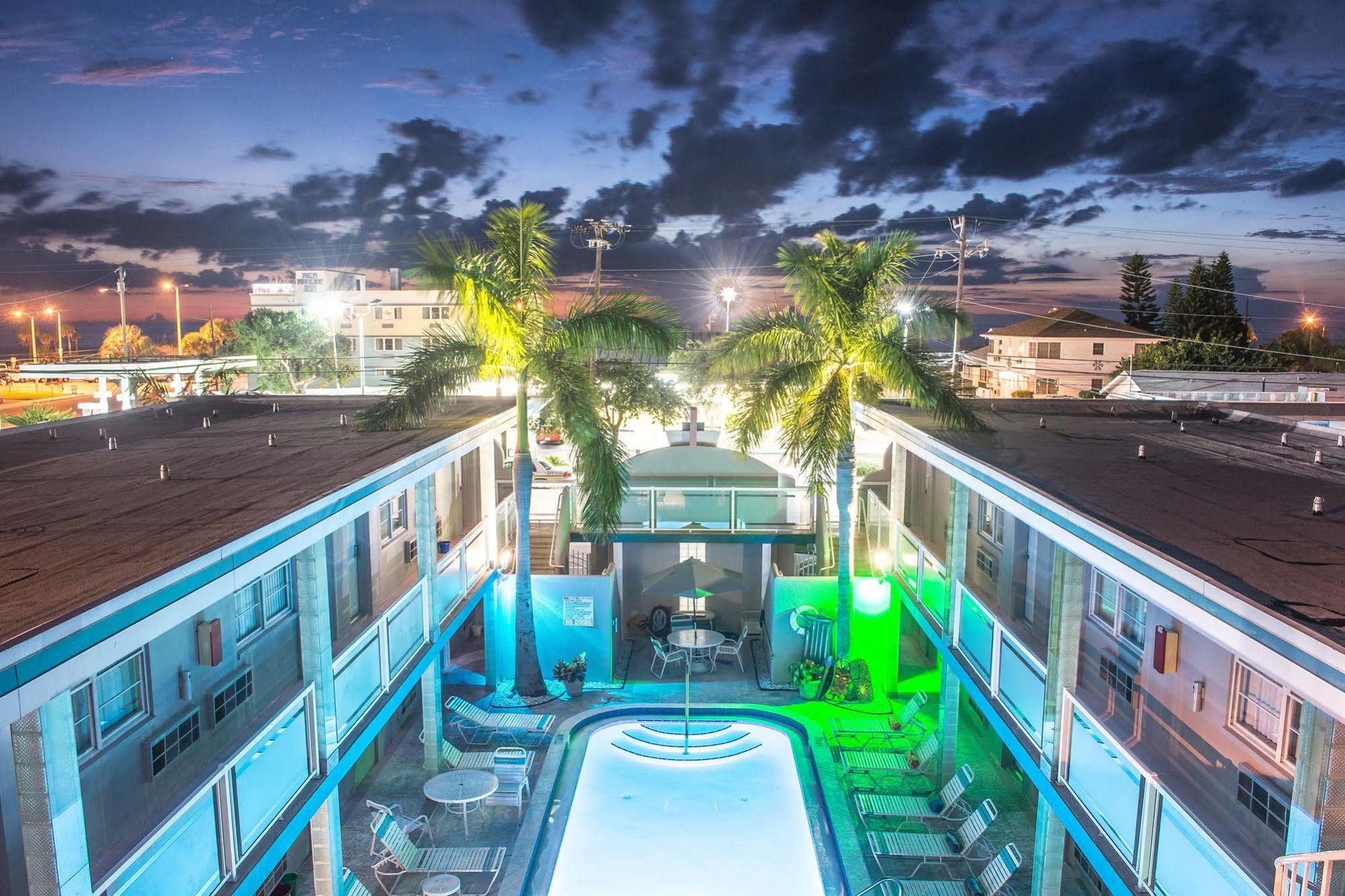 Camelot Beach Suites Clearwater Beach Exterior photo