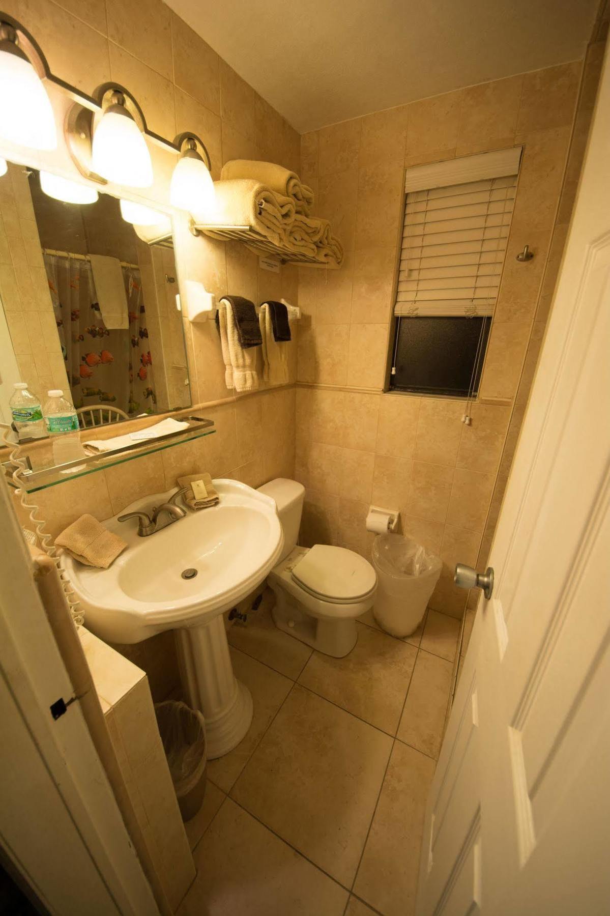 Camelot Beach Suites Clearwater Beach Exterior photo