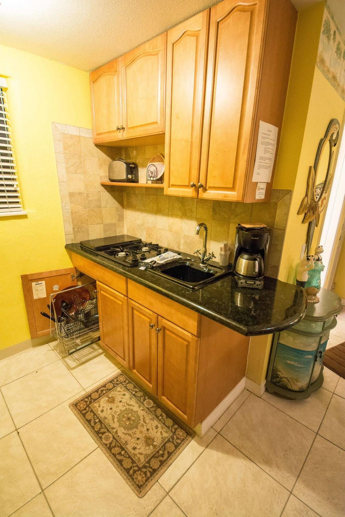 Camelot Beach Suites Clearwater Beach Exterior photo
